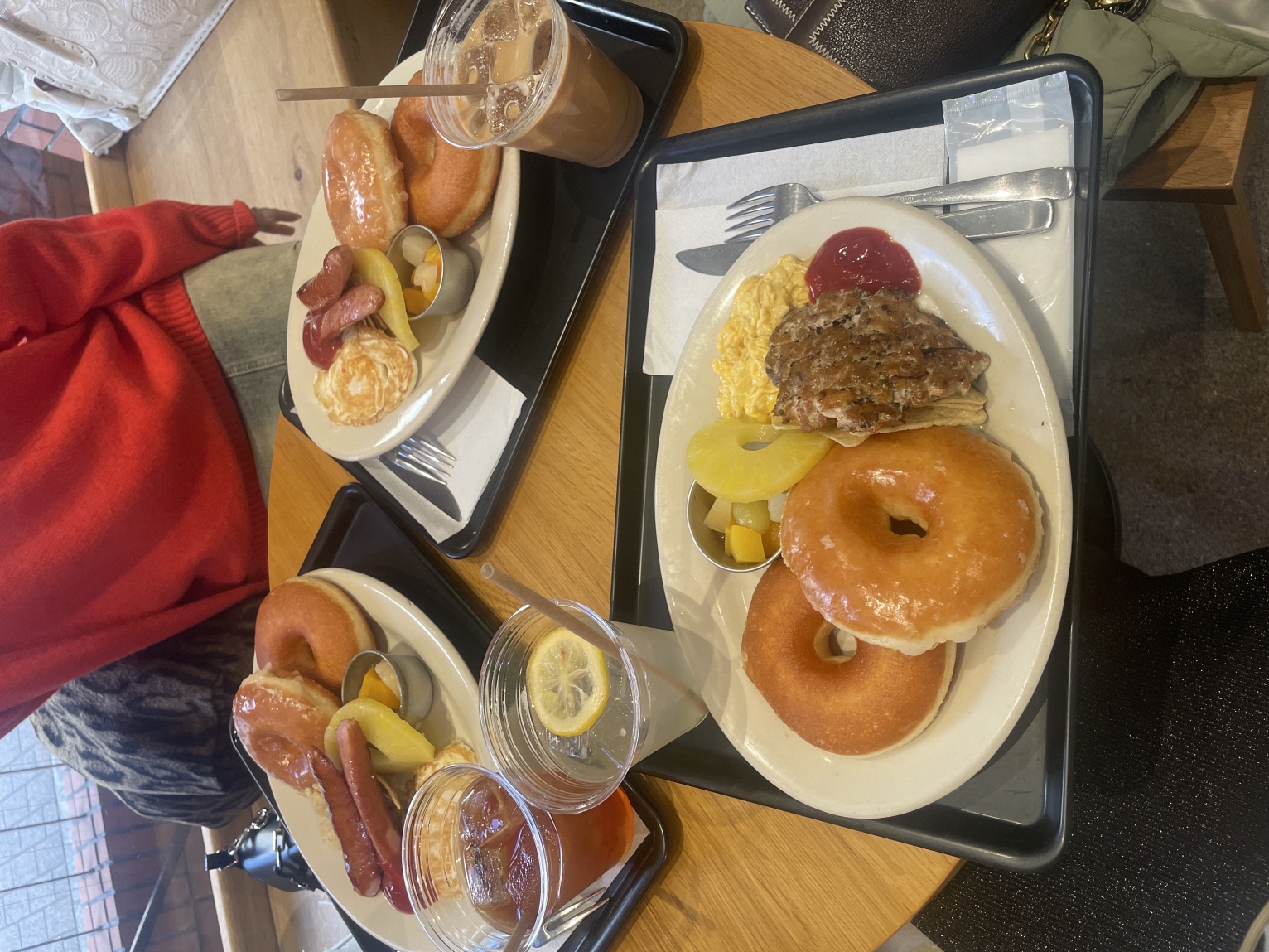 【staff diary】美味しそうなドーナツ屋さんを発見🍩